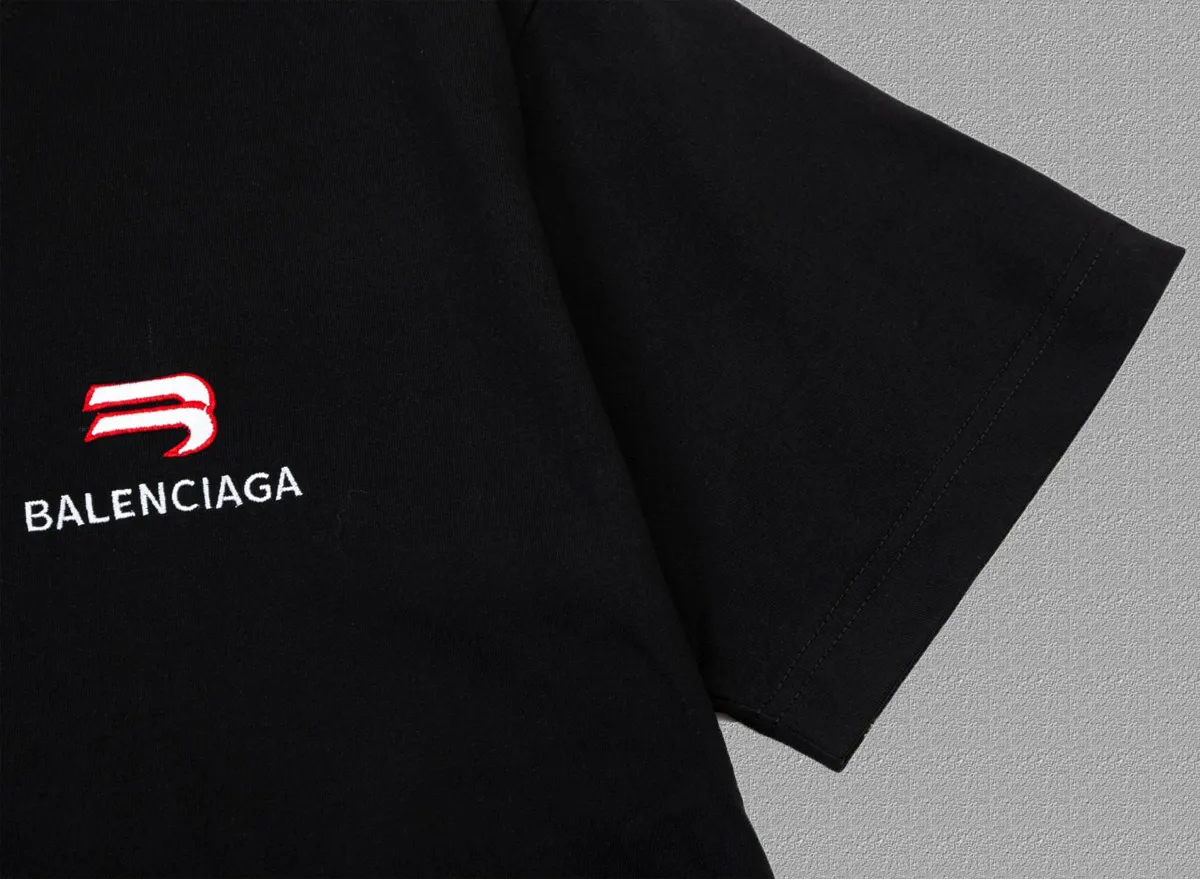 P85✨🔥 [BALENCIAGA] 2026FW short-sleeved T-shirt Classic style embroidered letters Premium 26s double yarn 300g fabric Heavy fabric Customized frame rib same vat and dye Complete three labels Men and women Same Style Color: Black White Size: S M L XL XXL